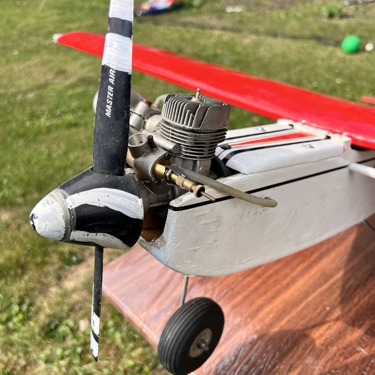 5805716