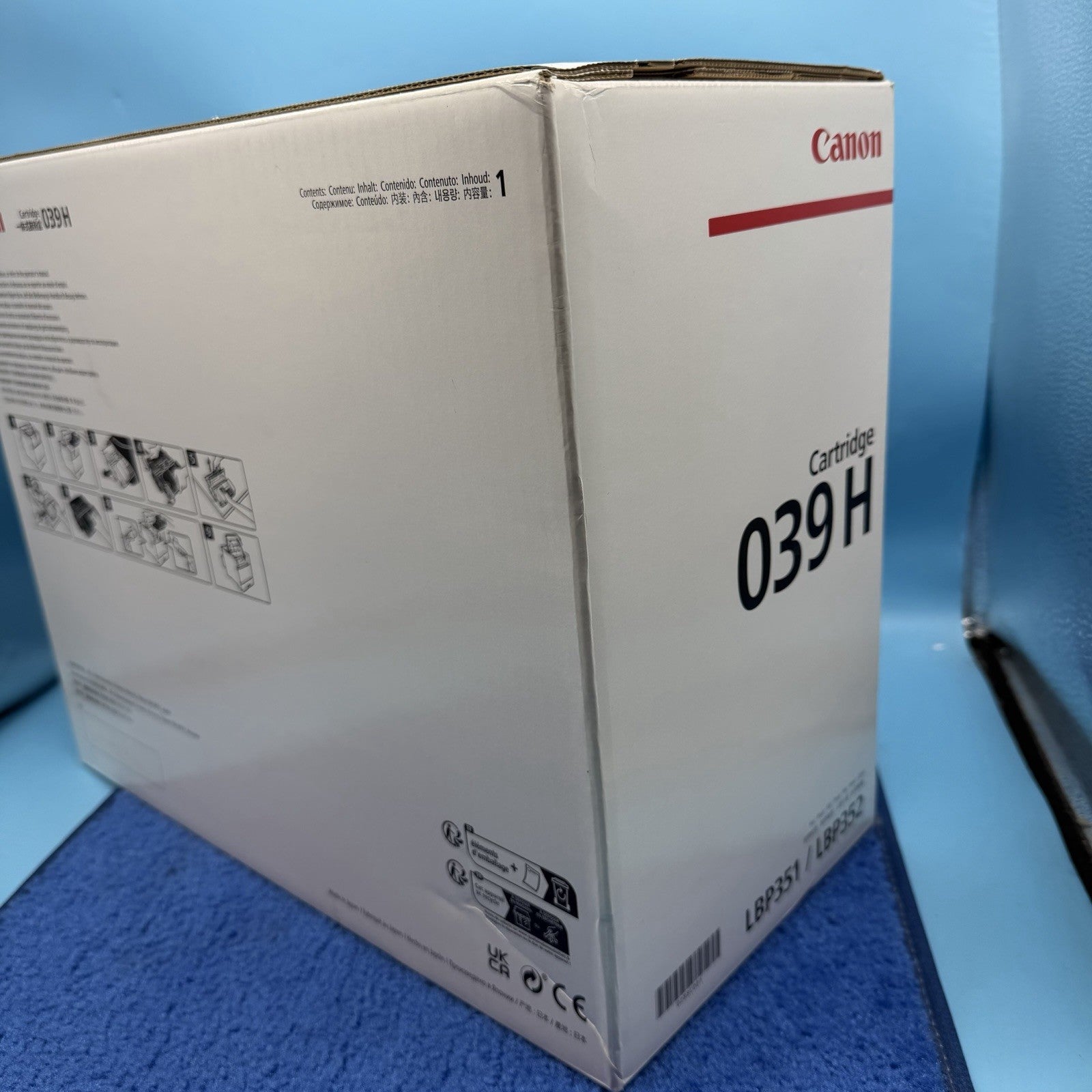 8852563