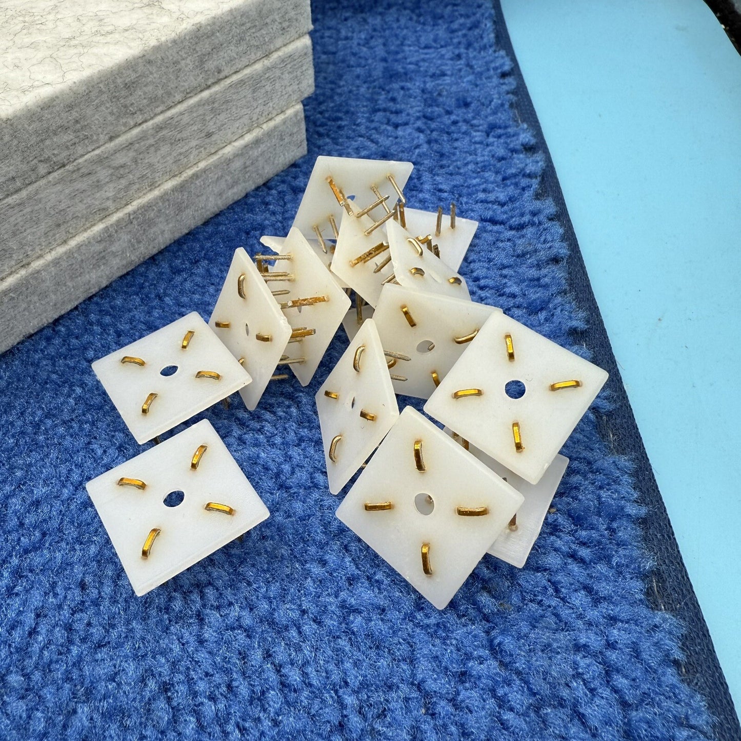 8891574