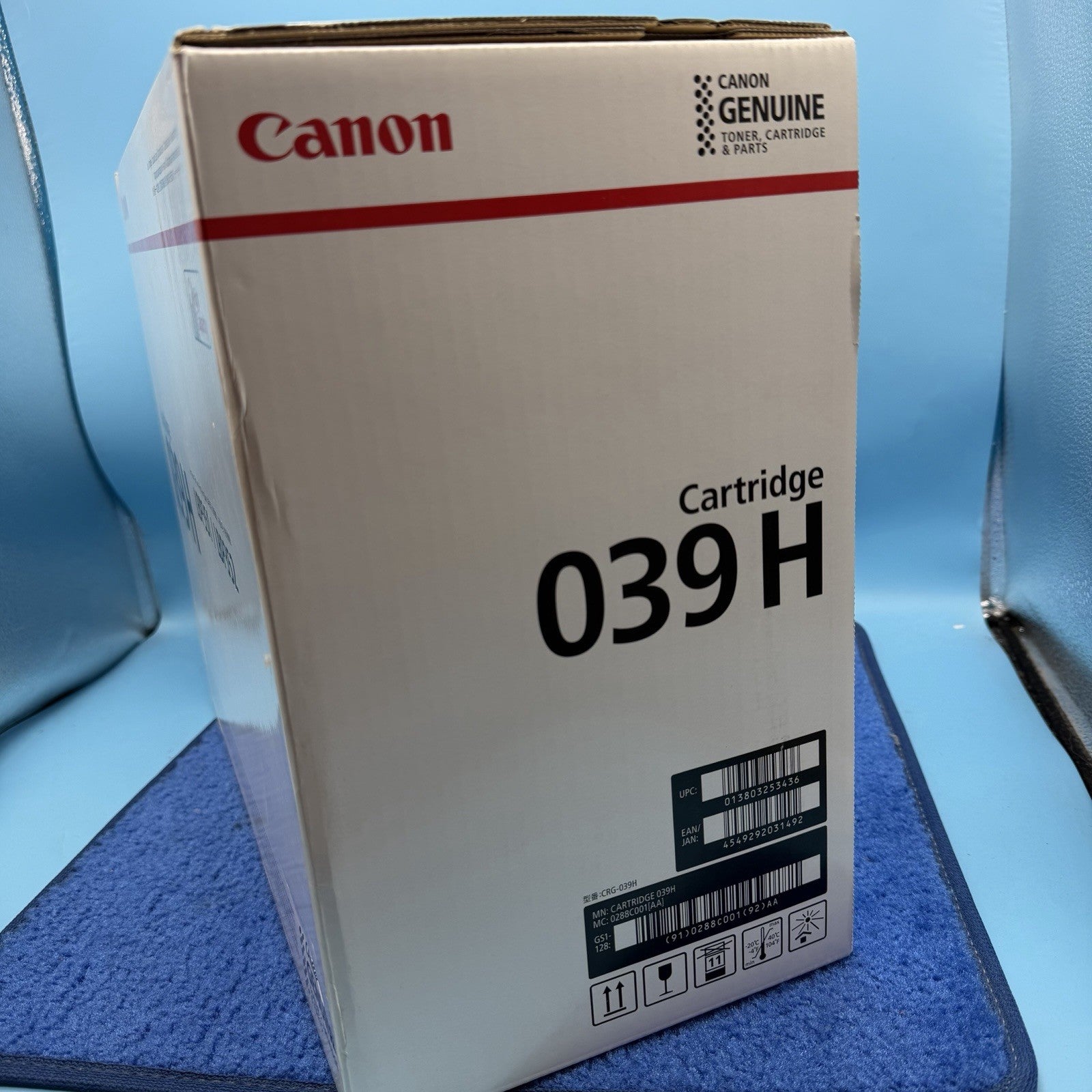 8852563