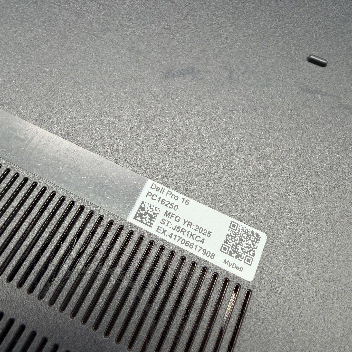 8773575